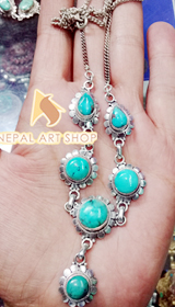 türkisfarbener Perlenschmuck, Perlenkette, Perlenarmband, Kathmandu Nepal, Rocailles, handgemachter Schmuck, Schmuckherstellung, bunte Perlen